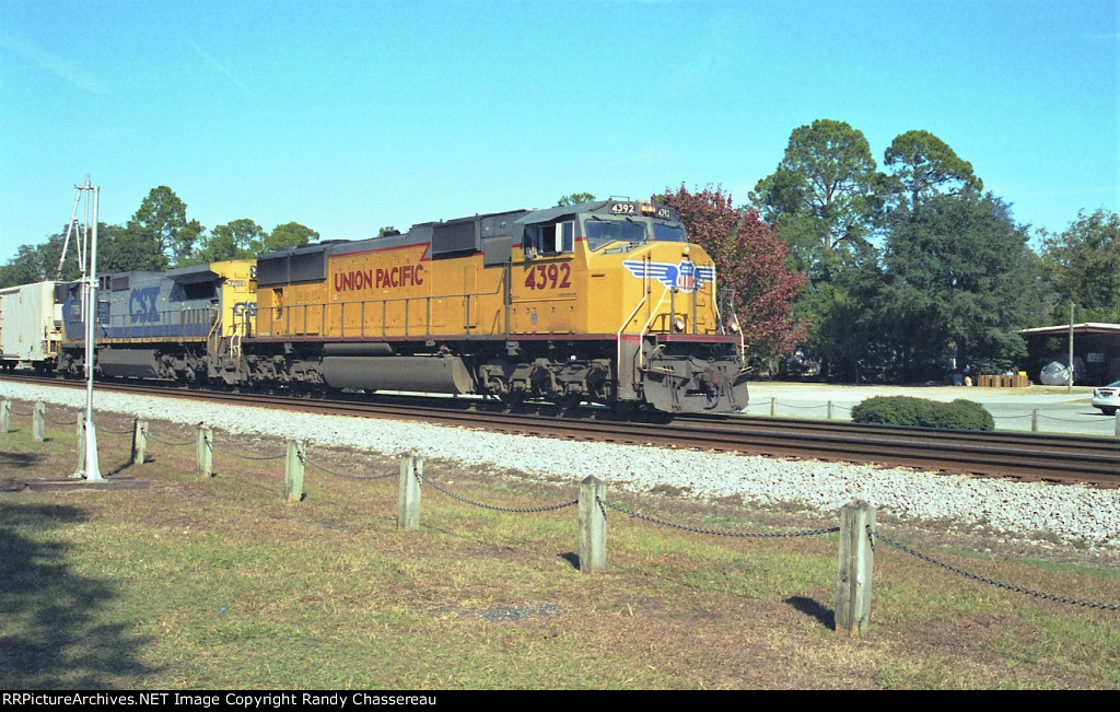 UP 4392 and CSXT 7759
